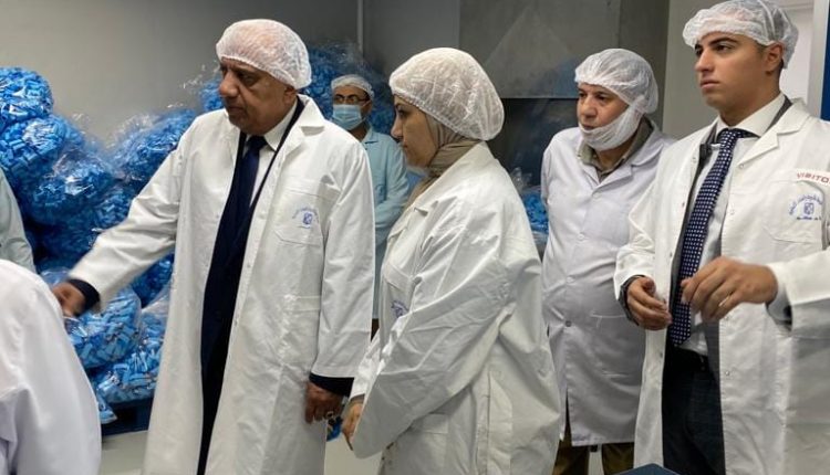 وزير قطاع الأعمال داخل شركة العربية للأدوية