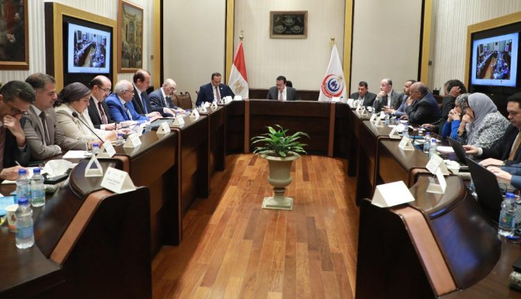 وزير الصحة يناقش مراحل العمل الأخيرة الخاصة بخطة التأمين الطبي لمؤتمر المناخ «COP 27»