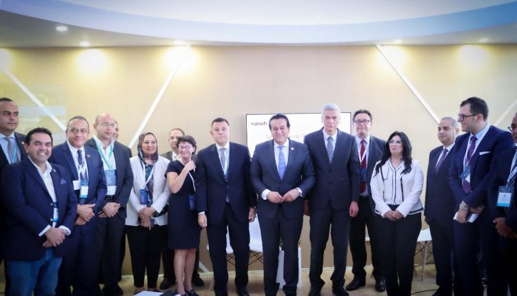 جانب من القيادات المشاركة في الجلسة