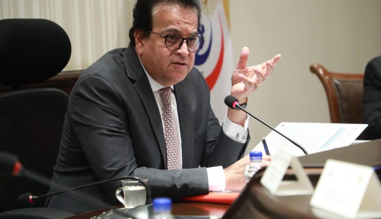 الدكتور خالد عبدالغفار وزير الصحة