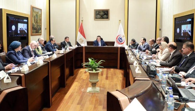 خلال اجتماع وزير الصحة الأسبوعي بقيادات الوزارة