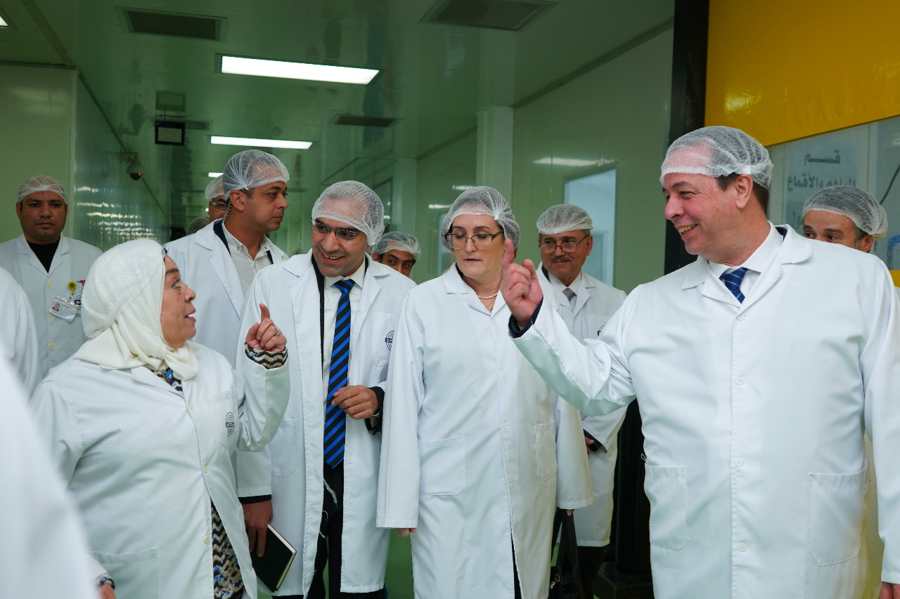 وزير صحة كوبا يزور مصانع «إيبيكو» 