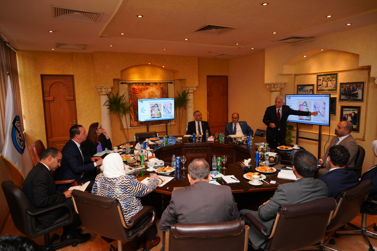 وزير صحة كوبا يزور مصانع «إيبيكو»