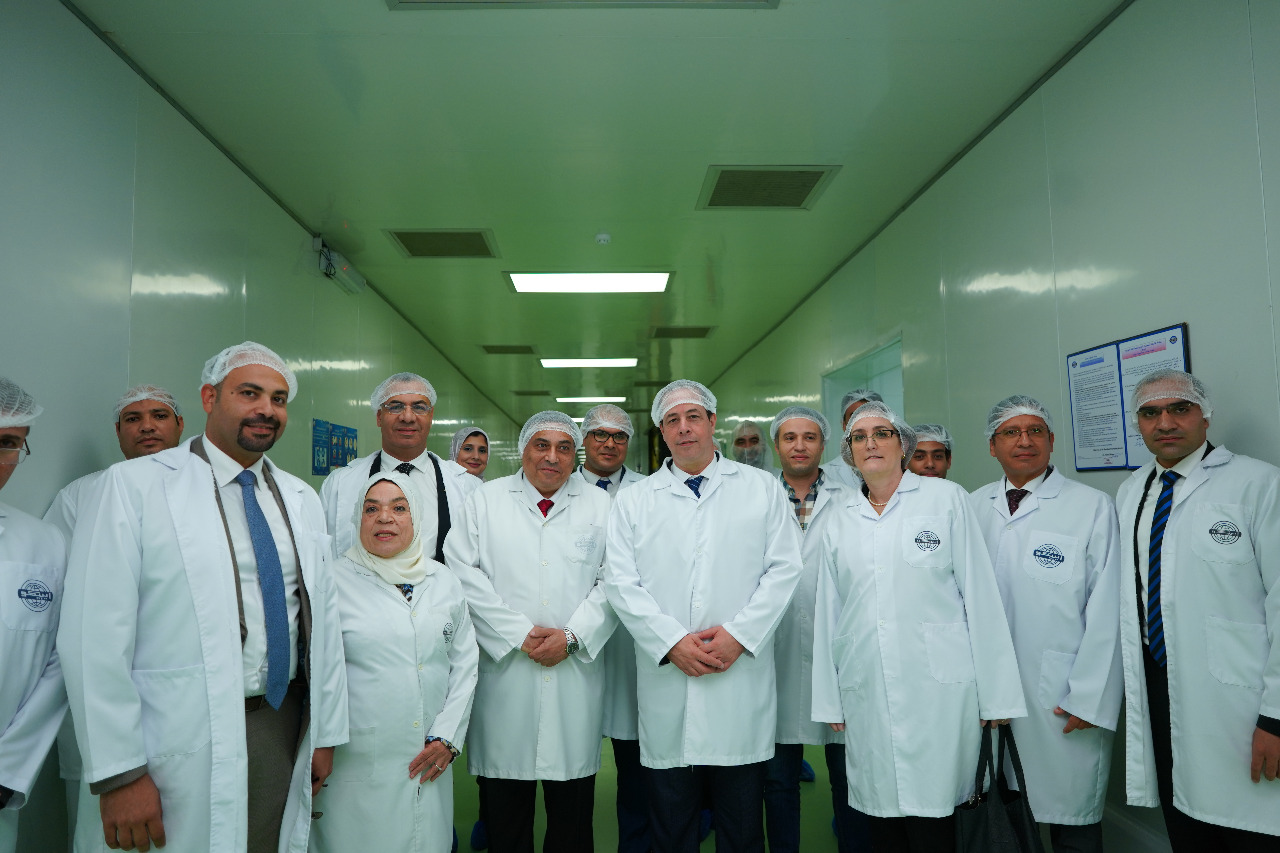 وزير صحة كوبا يزور مصانع «إيبيكو»