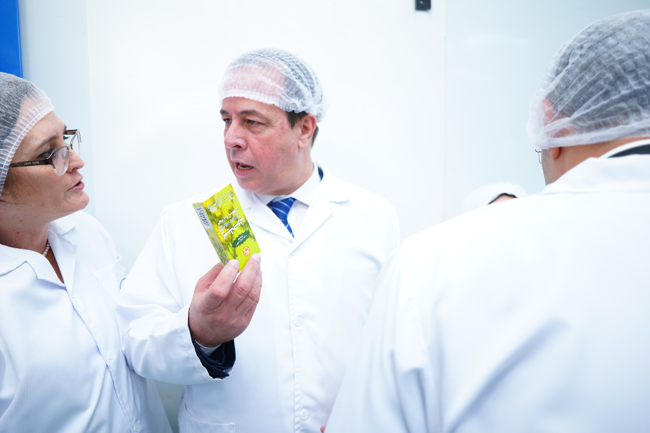 وزير صحة كوبا يزور مصانع «إيبيكو» 