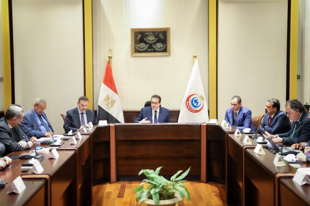 وزير الصحة يعقد اجتماعًا مع «وادي النيل» لمتابعة خطة توريدات سيارات الإسعاف الجديدة