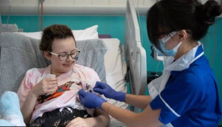 الفتاة أليسا