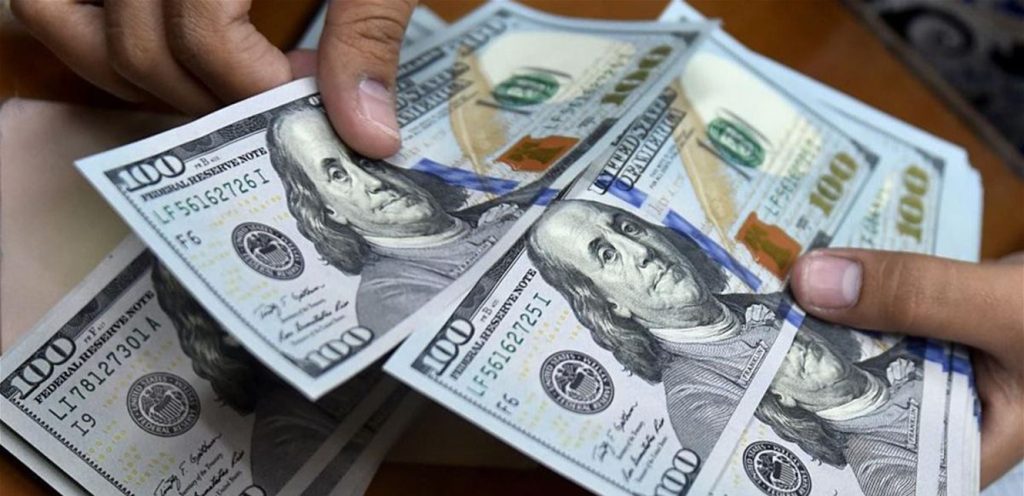 سعر الدولار يقفز فوق 32 جنيهًا بالبنوك المصرية لأول مرة أسعار الدولار