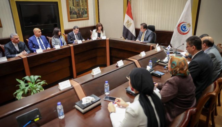 وزير الصحة يلتقي أعضاء غرفة التجارة الأمريكية بالقاهرة
