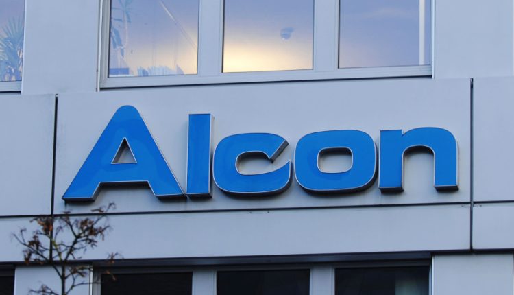 شعار شركة ألكون السويسرية لمستحضرات العناية بالعيون