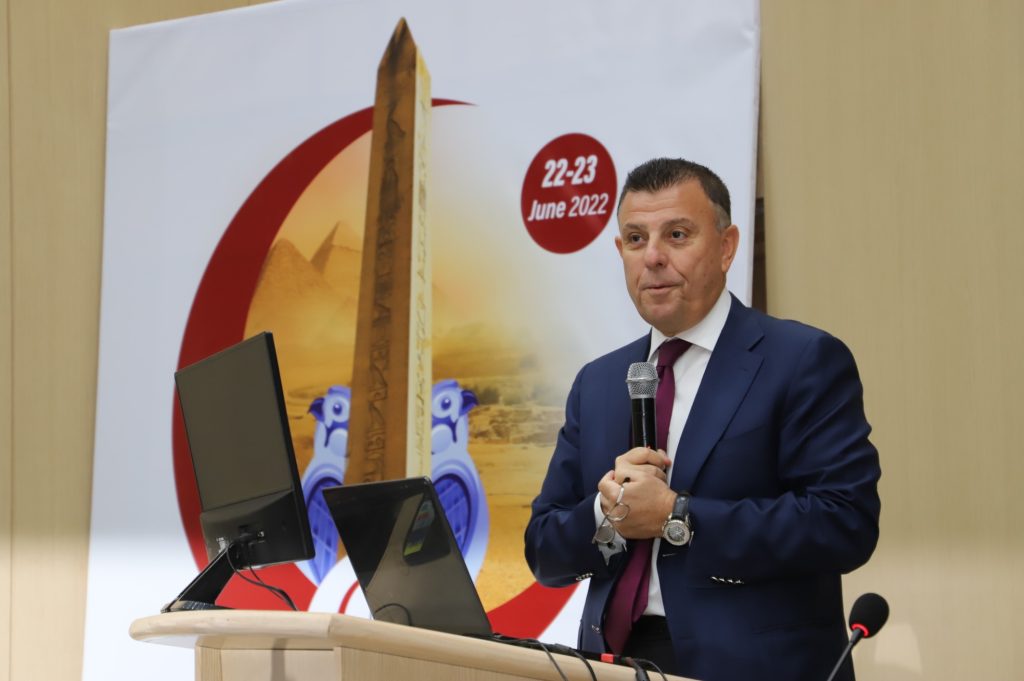 مستشفيات طب عين شمس بين أفضل 100 مستشفى عالميا وفق تصنيف «Brand Financ AMCs» الدكتور محمود المتيني رئيس جامعة عين شمس