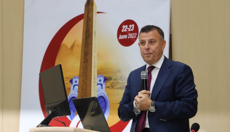 الدكتور محمود المتيني رئيس جامعة عين شمس