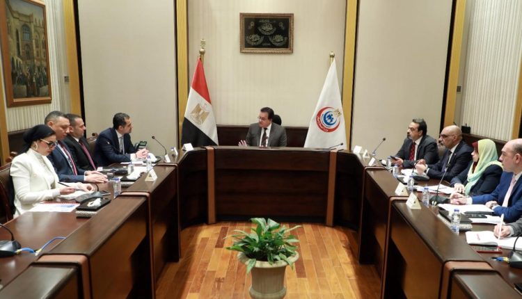 جانب من اجتماع وزير الصحة بقيادات شركة نوفارتس