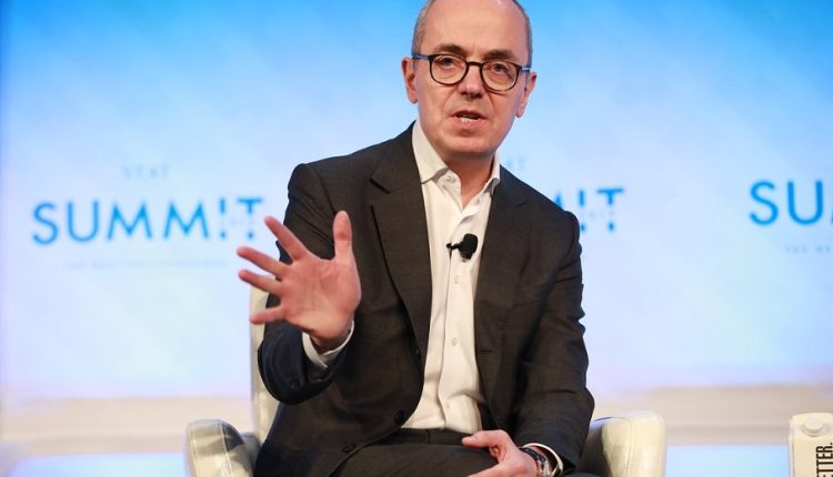 جيوفاني كافوريو ، رئيس مجلس إدارة شركة بريستول مايرز سكويب