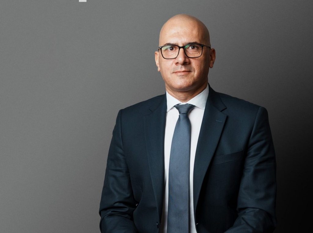 جلاكسو سميثكلاين تستحوذ على 4.8% من مبيعات سوق الدواء المصري في 2022 د. محمد الضبابي الرئيس التنفيذي لشركة جلاكسو سميثكلاين - مصر