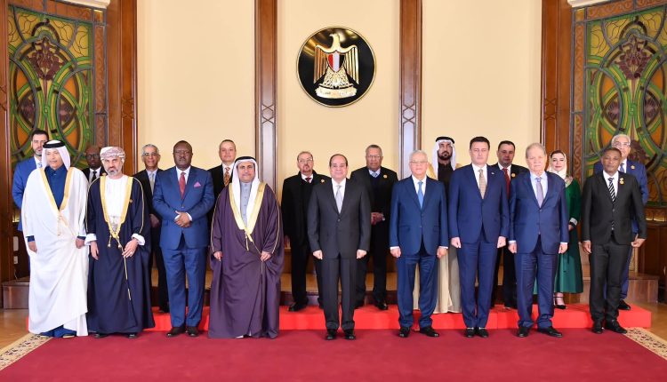 الرئيس السيسي يتوسط رؤساء المجالس والبرلمانات العربية