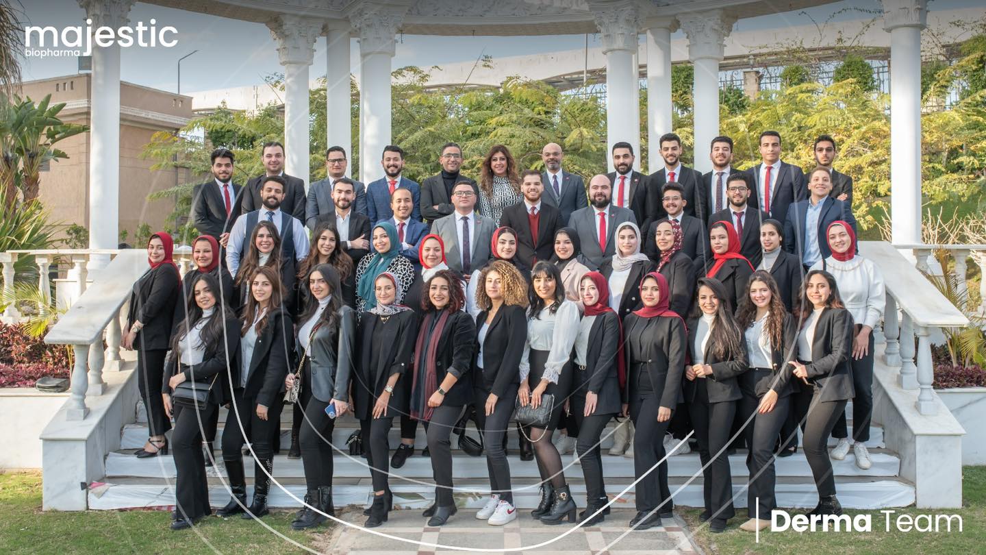 فريق شركة ماچستيك بايوفارما لمستحضرات التجميل الدوائية