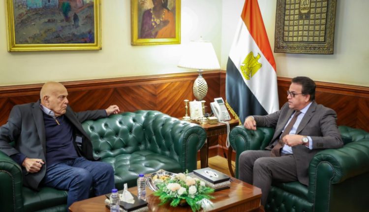 وزير الصحة يستقبل السير مجدي يعقوب