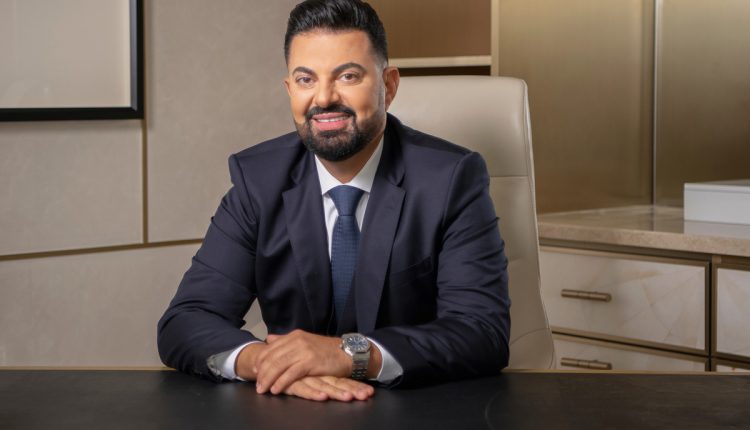 الدكتور أيمن مختار