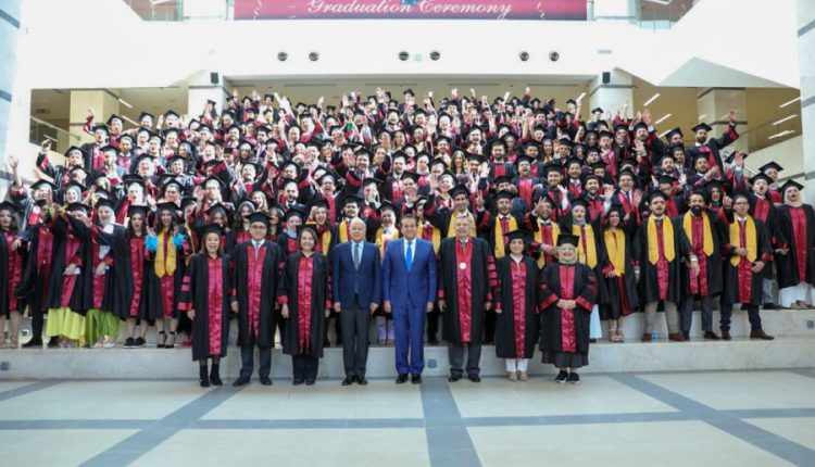 وزير الصحة يشهد حفل تخريج دفعة 2022 من طلاب جامعة «الجيزة الجديدة»