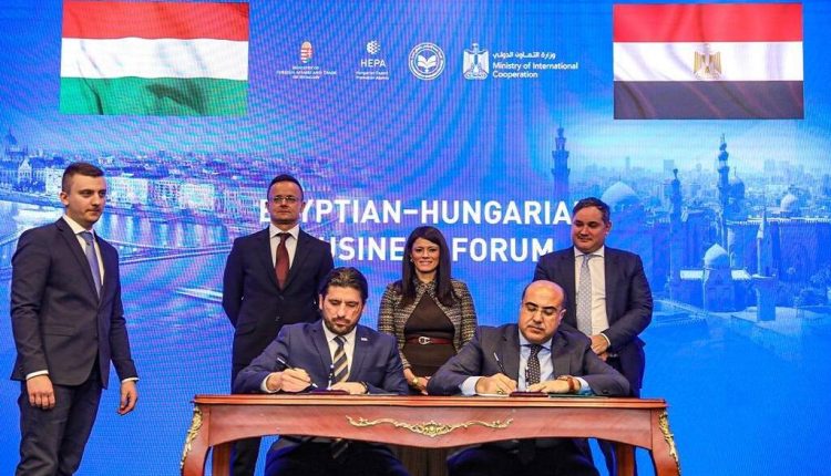 جانب من توقيع مذكرة التفاهم