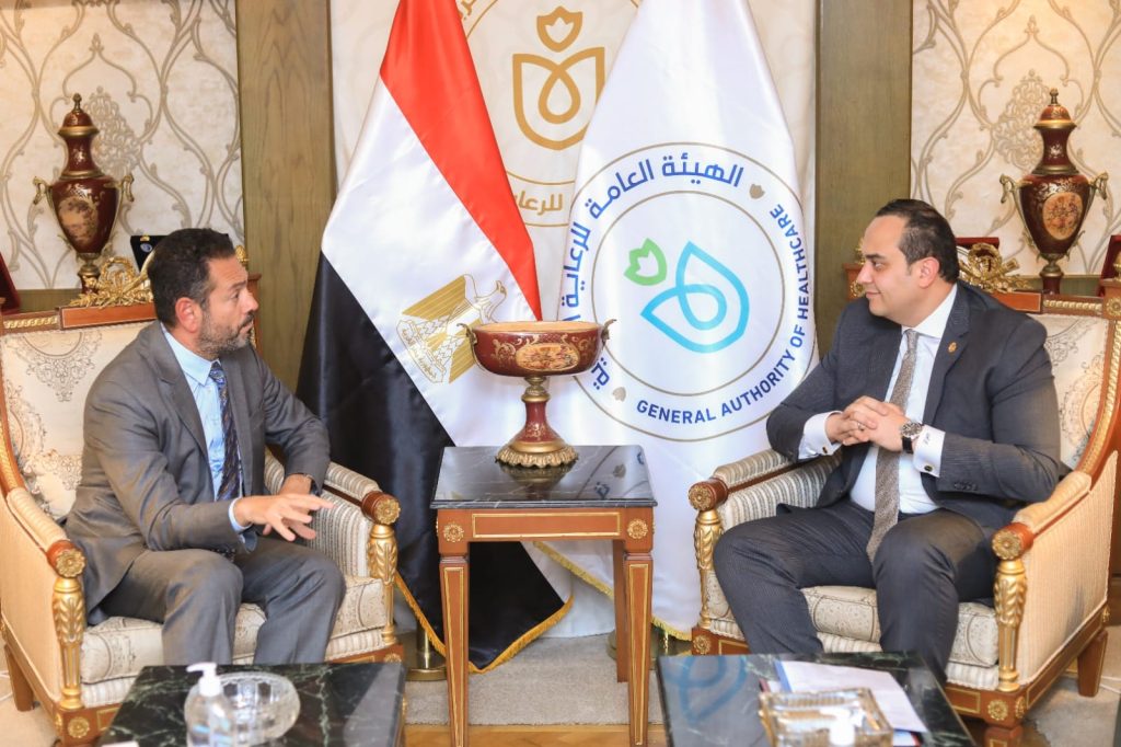 هيئة الرعاية الصحية تبحث التعاون مع «ميدترونيك» الأمريكية في مجال التدريب على أحدث التقنيات الطبية جانب من الاجتماع
