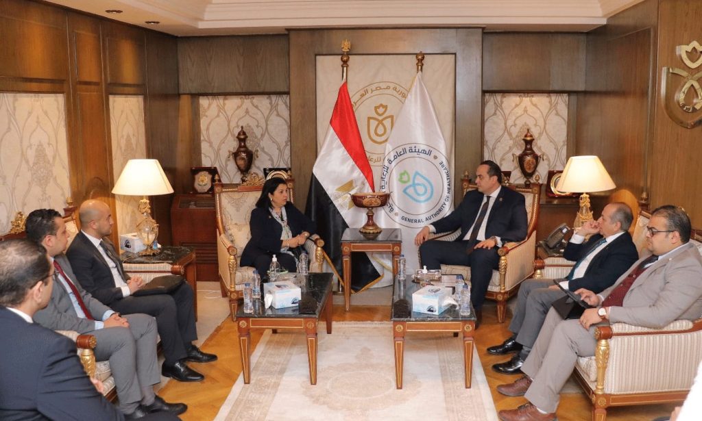 هيئة الرعاية الصحية تبحث مع «الصحة العالمية» المسودة النهائية لدراسة الحسابات الصحية القومية في مصر جانب من الاجتماع