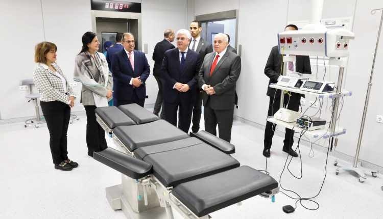 عيادات طب الأسنان بالجامعة البريطانية