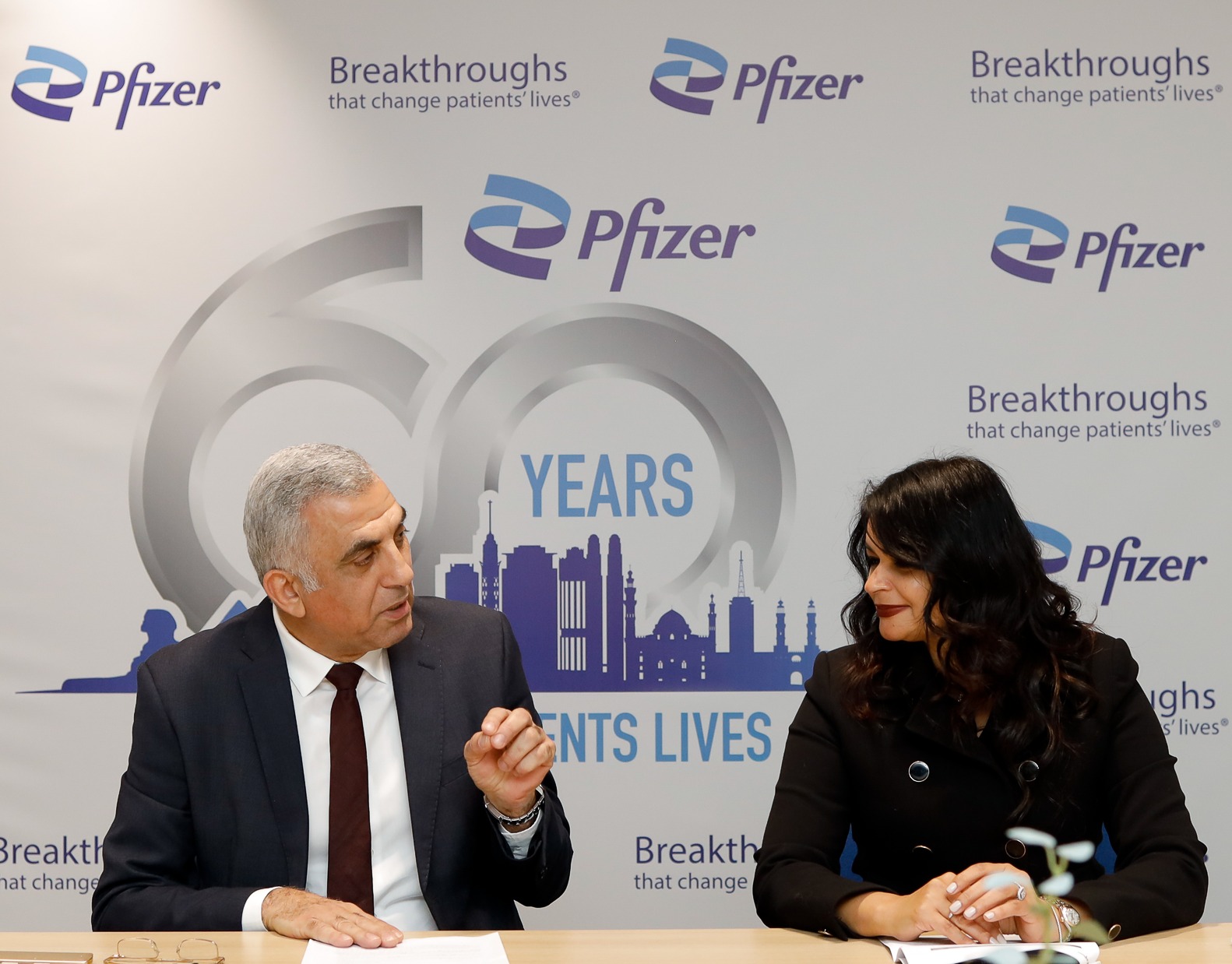 الدكتورة علا خورشيد والدكتور عصام النجار