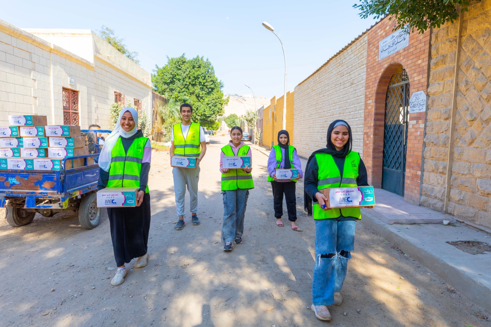 مجموعة الدكتور حسام عمر توفر 30 ألف كرتونة مواد غذائية للأسر الأولي بالرعاية من خلال صندوق تحيا مصر 