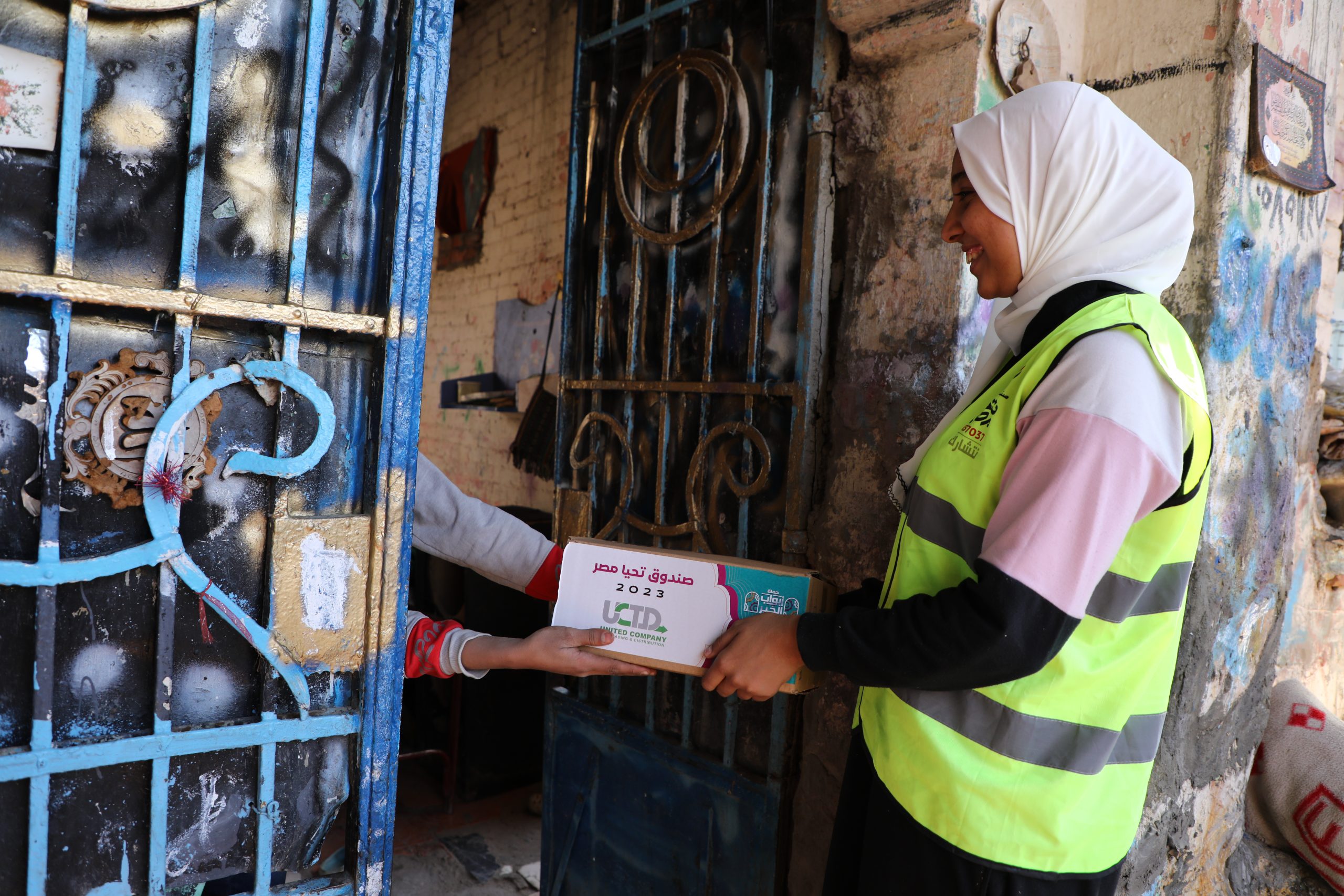 مجموعة الدكتور حسام عمر توفر 30 ألف كرتونة مواد غذائية للأسر الأولي بالرعاية من خلال صندوق تحيا مصر 