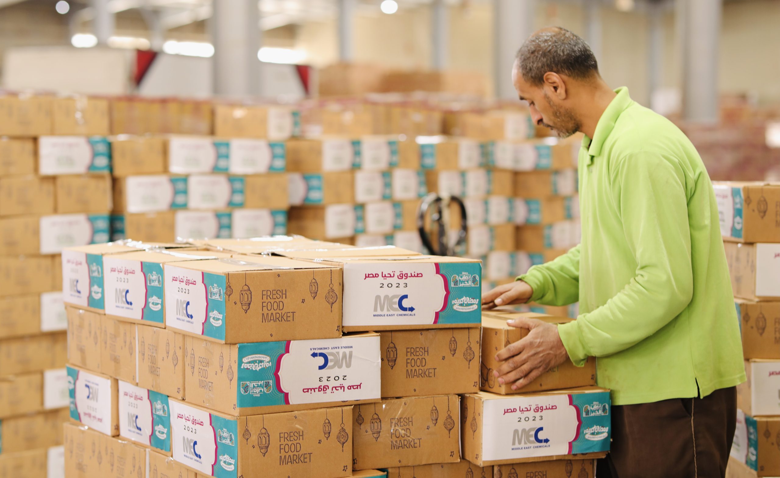 مجموعة الدكتور حسام عمر توفر 30 ألف كرتونة مواد غذائية للأسر الأولي بالرعاية من خلال صندوق تحيا مصر 