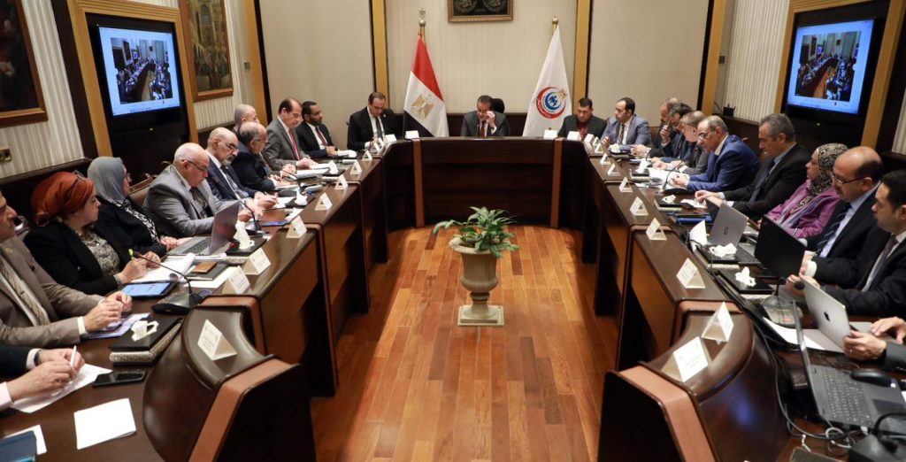 وزير الصحة: الانتقال تدريجياً للعمل من مقر الوزارة بالعاصمة الإدارية بدءً من مايو المقبل جانب من الاجتماع