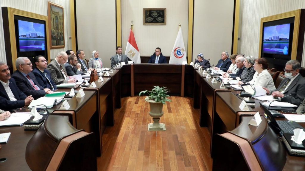 وزير الصحة يترأس إجتماع الجمعية العامة لشركة «أكديما» ويوجه بمضاعفة نسب تصدير المنتجات الدوائية جانب من الاجتماع