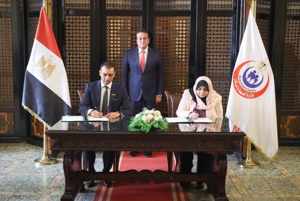 وزير الصحة يشهد توقيع بروتوكول تعاون لإطلاق المنصة الإلكترونية لترصد مضادات الميكروبات جانب من توقيع بروتوكول التعاون