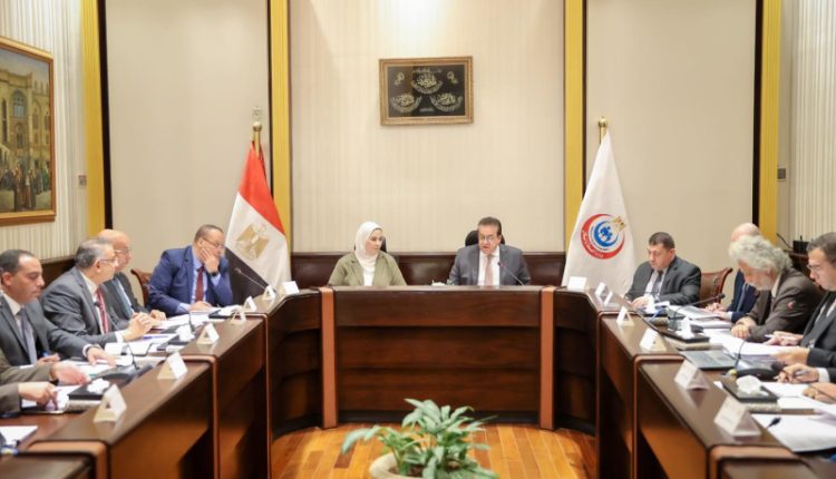 وزير الصحة خلال الاجتماع مع وزيرة التضامن