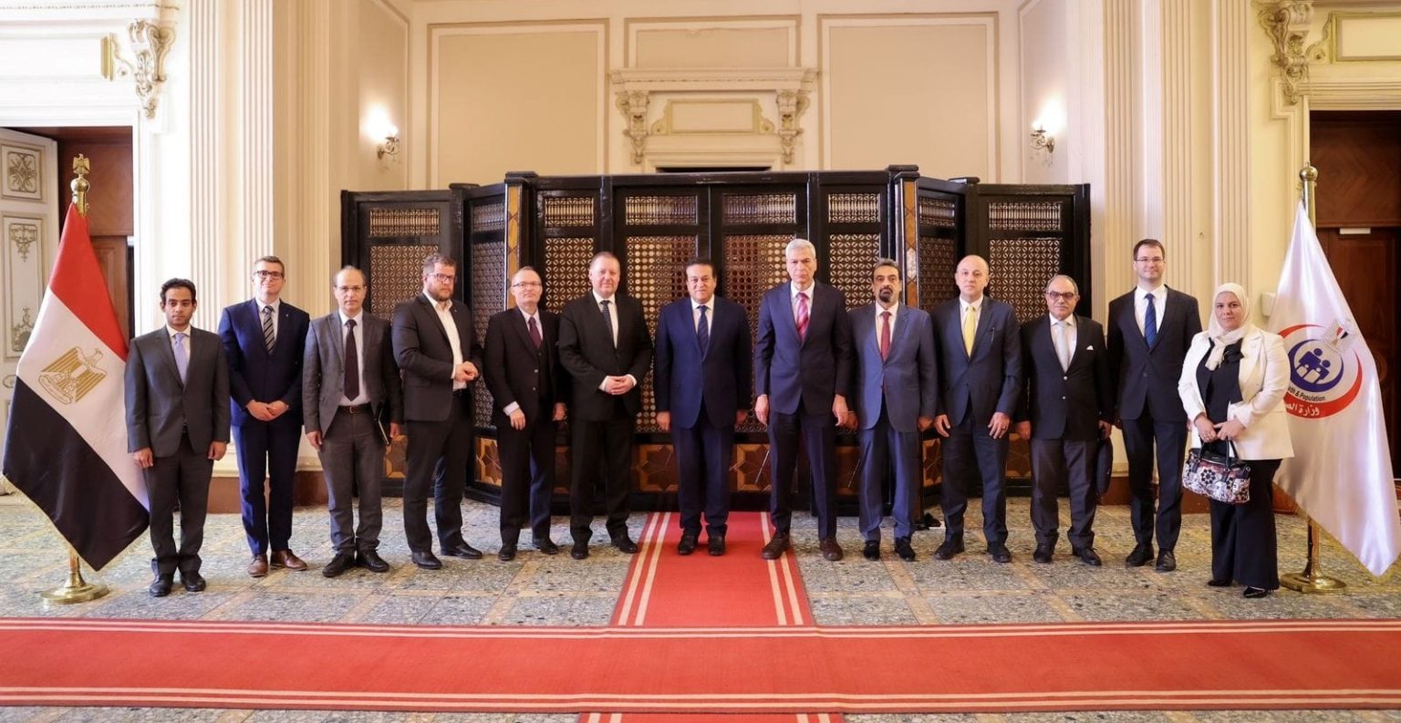 مصر تبحث مع التشيك تعزيز التعاون بمجالات خدمات الرعاية الصحية والصناعات الطبية جانب من الاجتماع