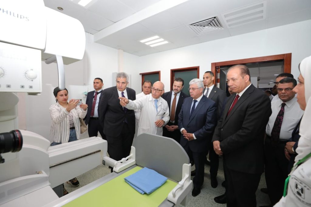 بلغ تكلفته 500 مليون جنيه.. وزير التعليم العالي يتفقد مبنى زراعة الكبد الجديد بجامعة المنصورة جانب من الجولة الافتتاحية لوزير التعليم العالي بالمنصورة