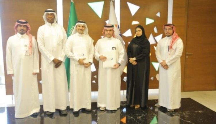 جانب من توقيع الاتفاقية