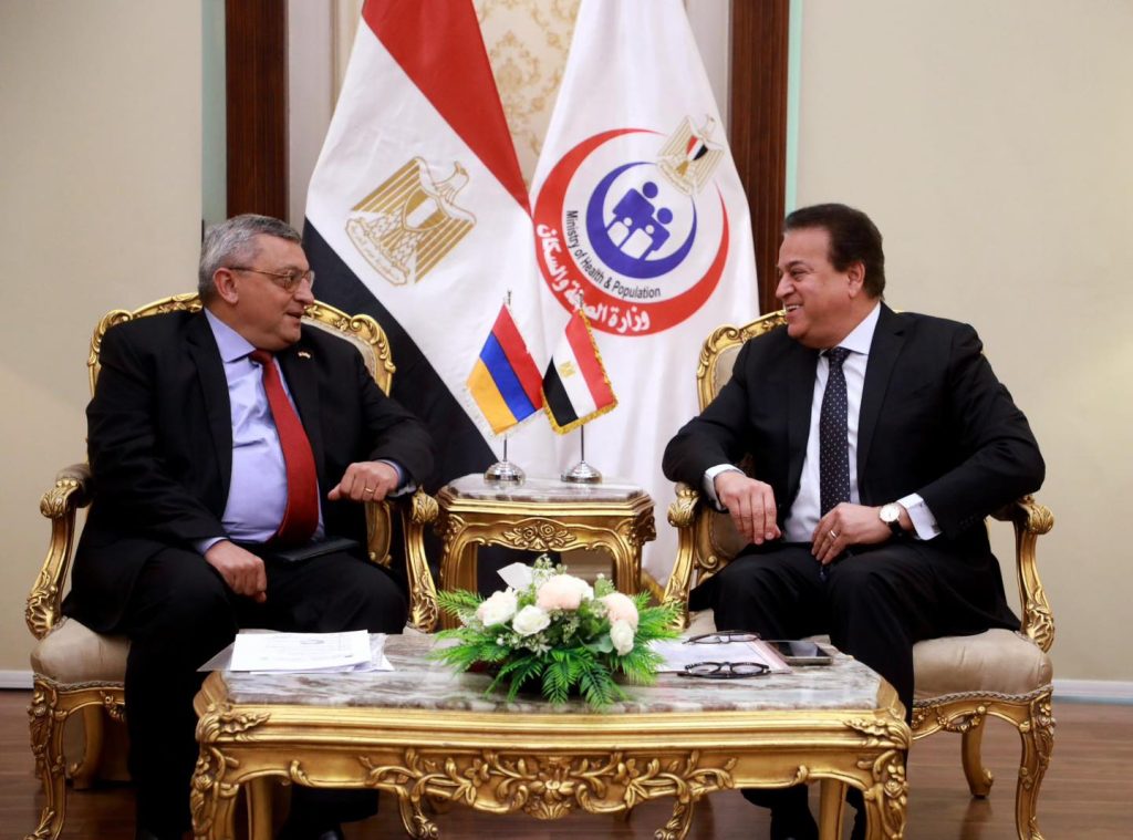 وزير الصحة يبحث مع سفير أرمينيا إعادة تفعيل اتفاقيات التعاون الموقعة بين البلدين في المجال الصحي وزير الصحة وسفير أرمينيا في القاهرة