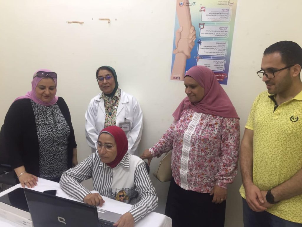 الصحة: تقديم خدمات مبادرة الرئيس للكشف عن الأورام وملئ استمارة الاستبيان لـ 6038 مواطنا جانب من الحملة