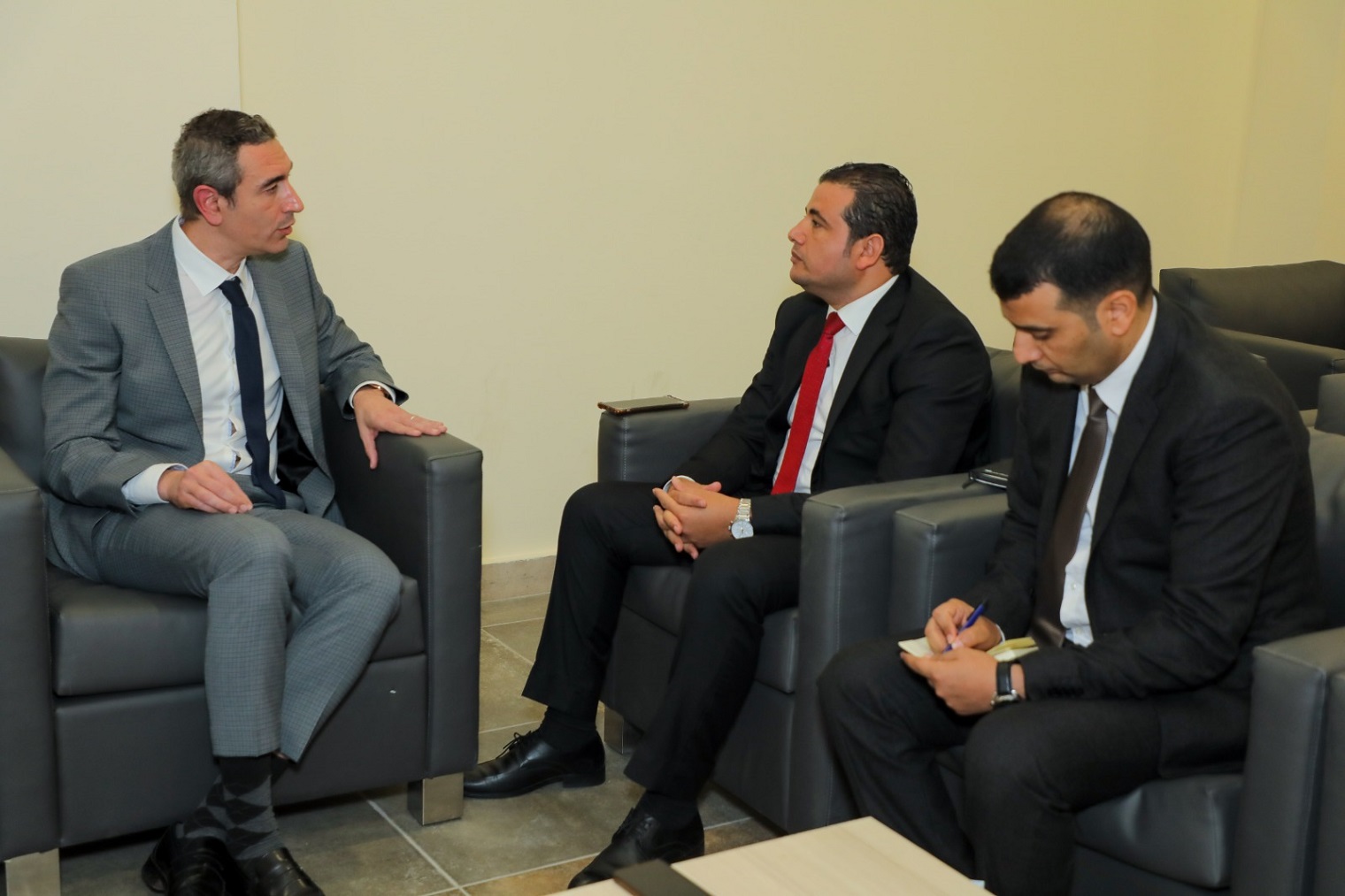 منصة سوق الدواء تحاور الدكتور احمد الشازلي