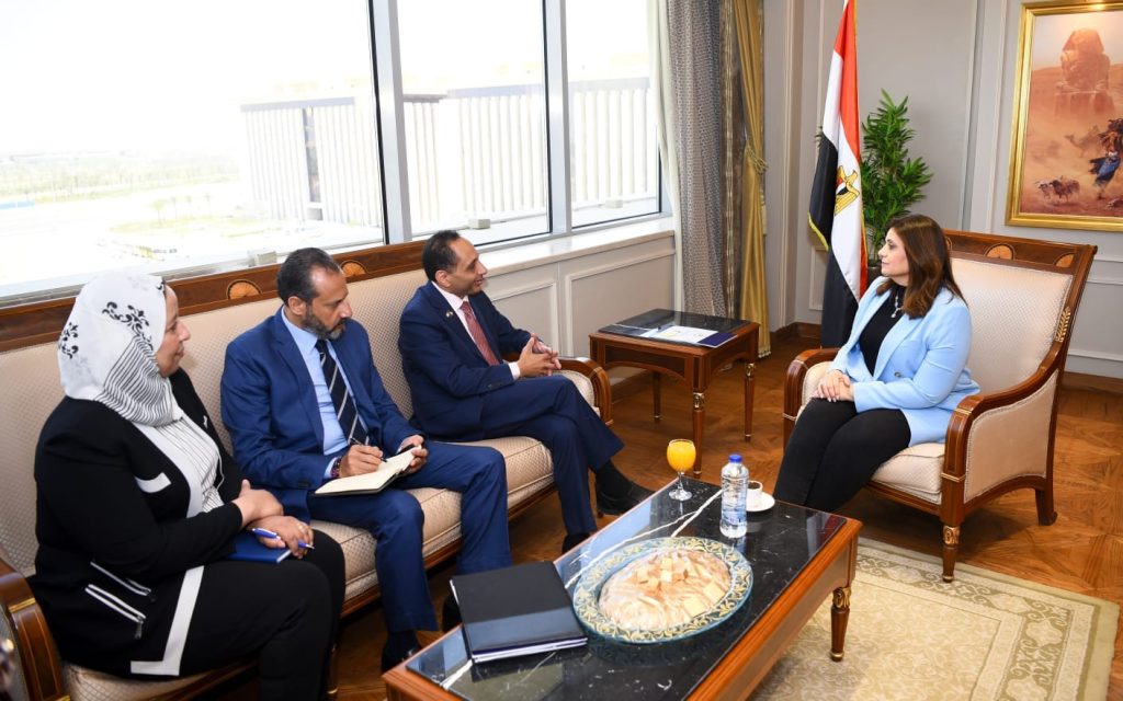 وزيرة الهجرة تبحث خطط إدماج الأطباء المصريين بالخارج في تعزيز المنظومة الطبية الداخلية جانب من اللقاء
