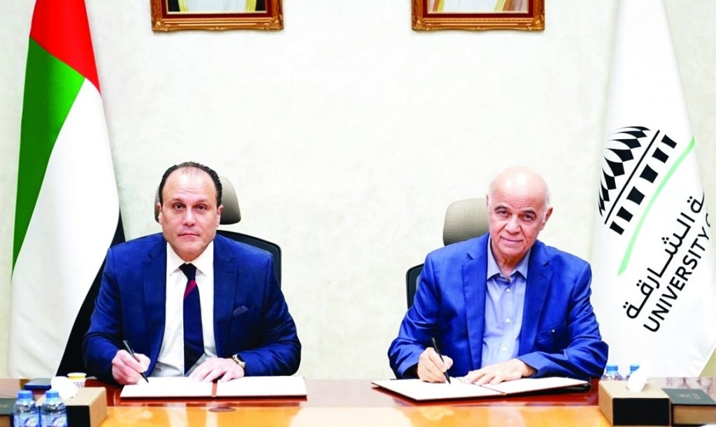 جامعة الشارقة توقع مذكرة تفاهم مع «أبفي» لتعزيز البحث وتبادل المعرفة في مجال الأدوية البيولوجية جانب من توقيع مذكرة التفاهم