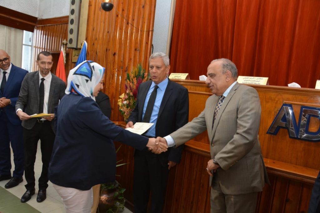 وزير قطاع الأعمال يشهد توزيع 60 شهادة معتمدة من هيئة الدواء المصرية جانب من الحدث