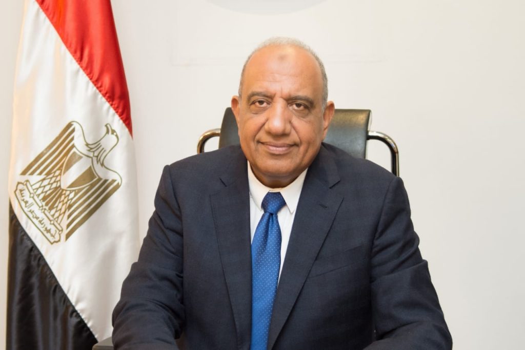 وزير قطاع الأعمال يتابع الموقف التنفيذي لخطة تطوير «القابضة للأدوية» وشركاتها التابعة الدكتور محمود عصمت وزير قطاع الأعمال العام