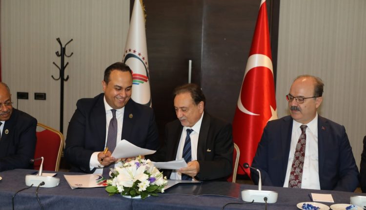 جانب من توقيع مذكرة التفاهم