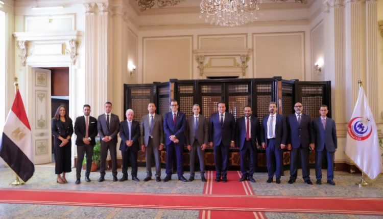 وزير الصحة يبحث التعاون مع «سانوفي» في مجال اكتشاف وعلاج الأمراض الوراثية والنادرة