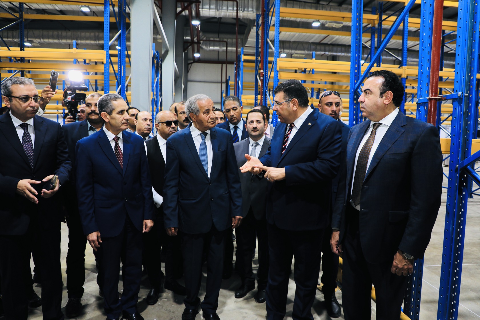 وزير التموين يتفقد المخزن اللوجيستي للأدوية المملوك لمجموعة HO GROUP 