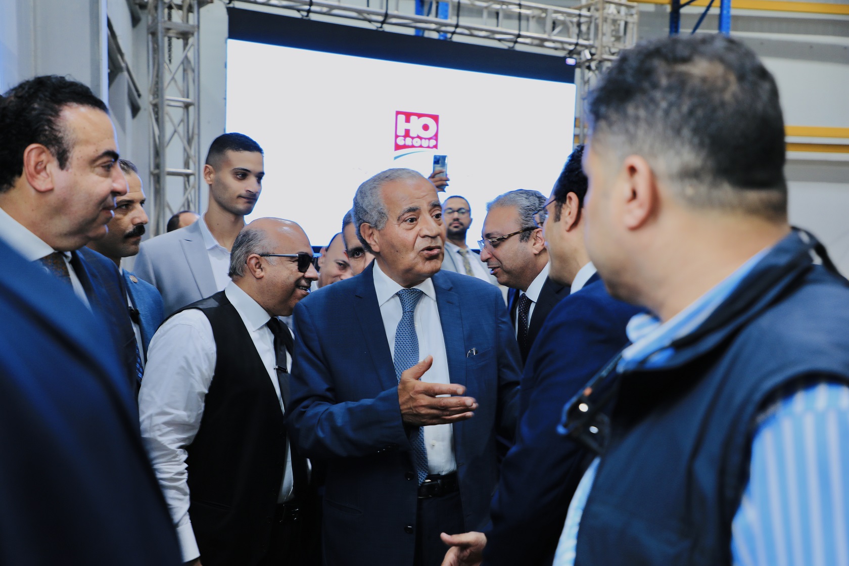 وزير التموين يتفقد المخزن اللوجيستي للأدوية المملوك لمجموعة HO GROUP 